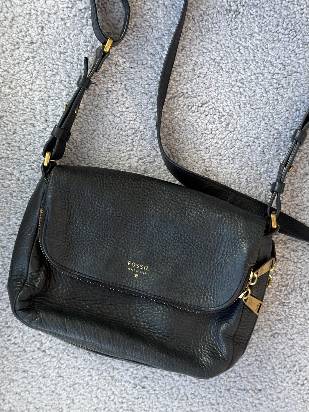 Fossil Black Pebbled Leather Crossbody with Gold Hardware
